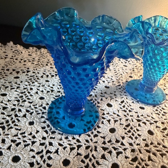 Vintage Fenton Colonial Blue Hobnail Ruffled Edge Decorative Vases Set of 2 - Picture 3 of 3